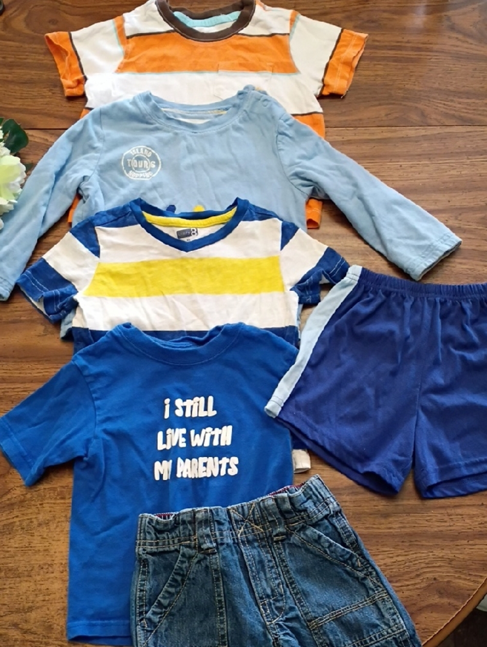 🛝2T Bundle Of Shirts & Shorts